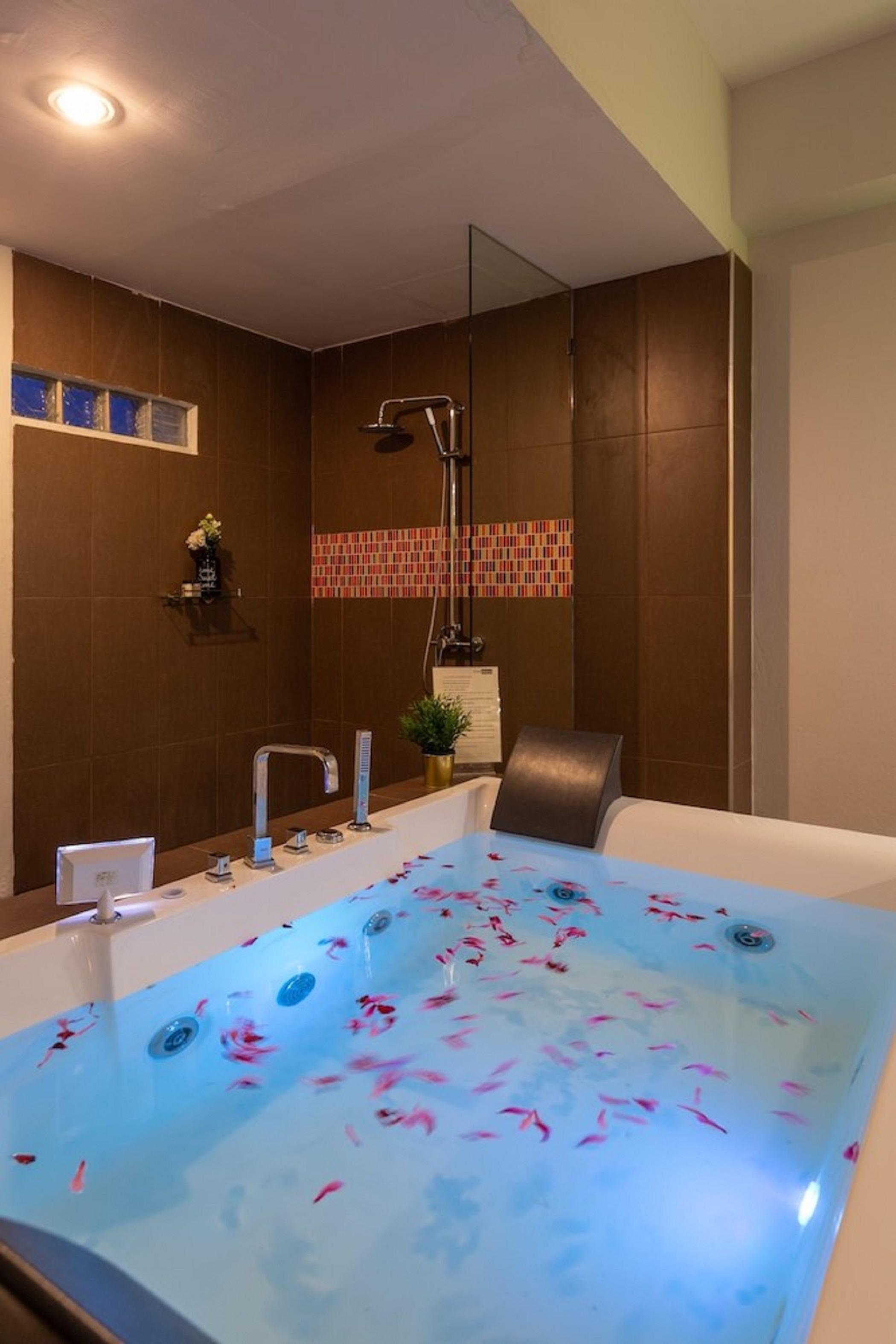 Baan Oliver Srinakarin Bangkok Extérieur photo