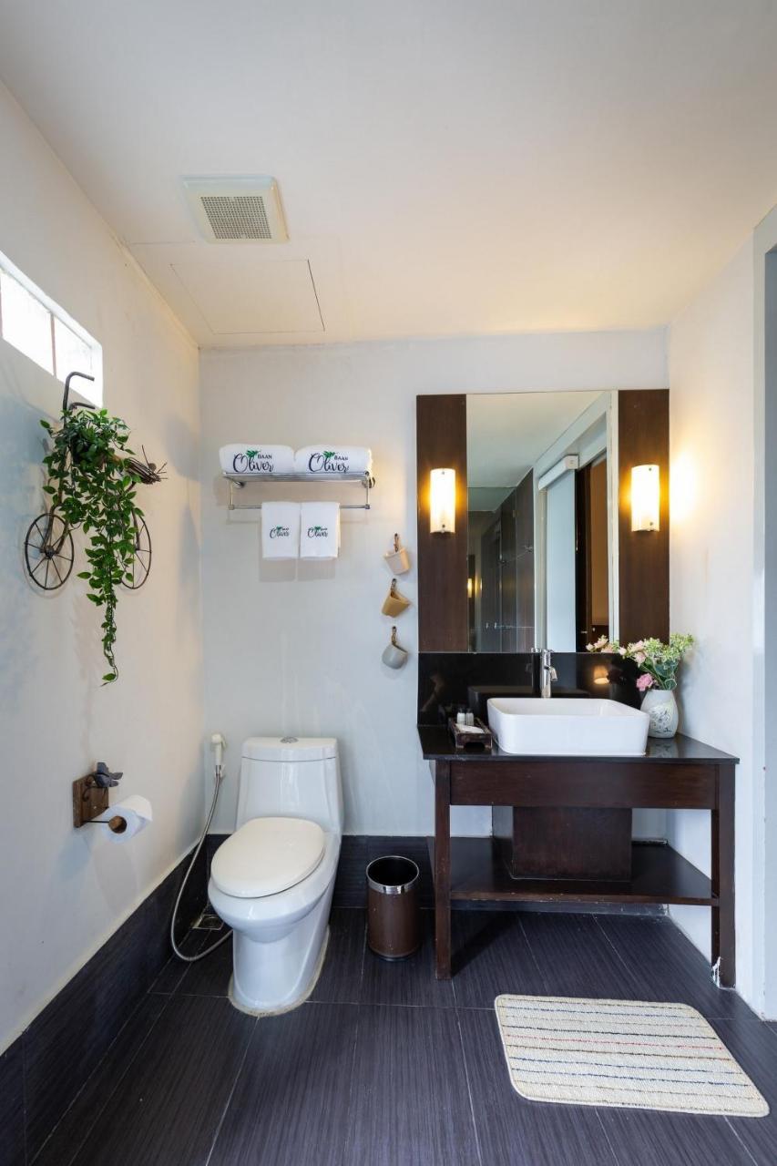 Baan Oliver Srinakarin Bangkok Extérieur photo