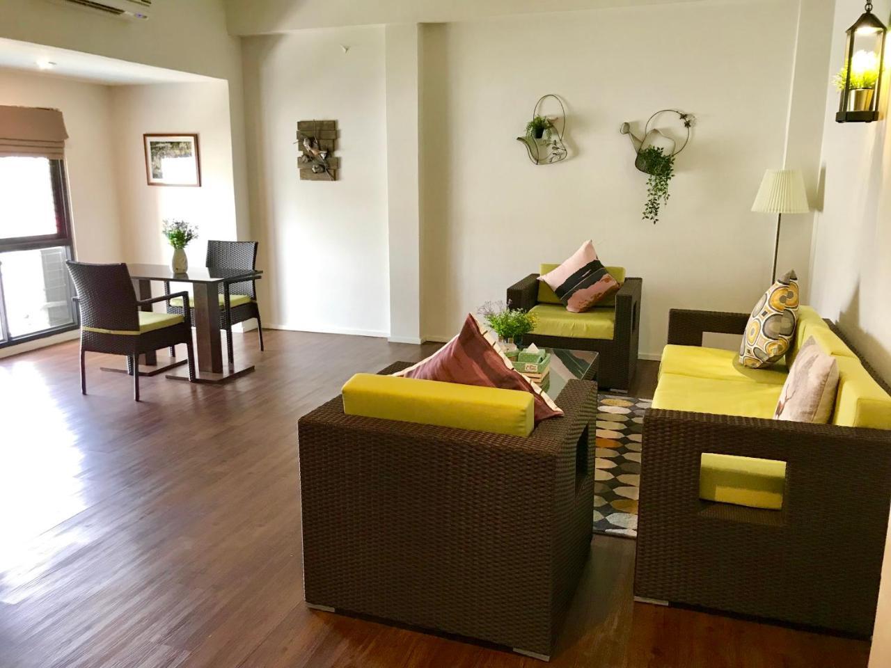 Baan Oliver Srinakarin Bangkok Extérieur photo