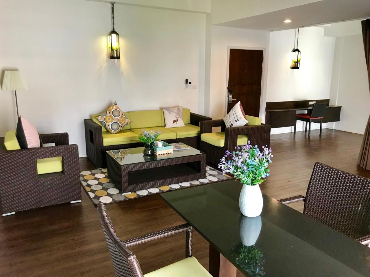 Baan Oliver Srinakarin Bangkok Extérieur photo