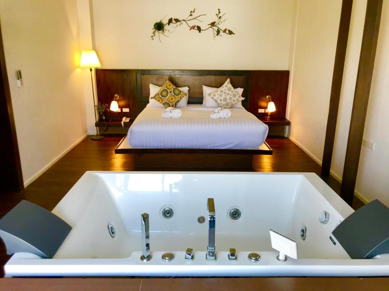 Baan Oliver Srinakarin Bangkok Extérieur photo