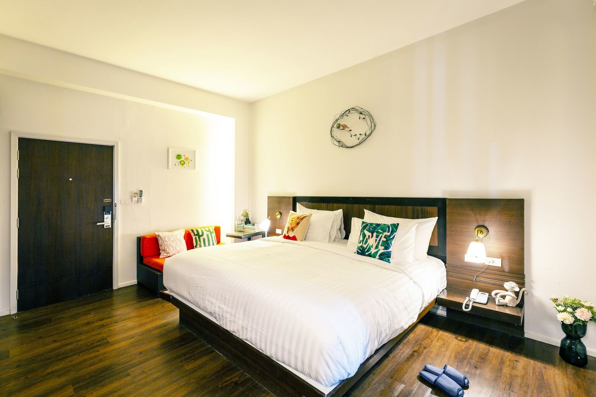 Baan Oliver Srinakarin Bangkok Extérieur photo