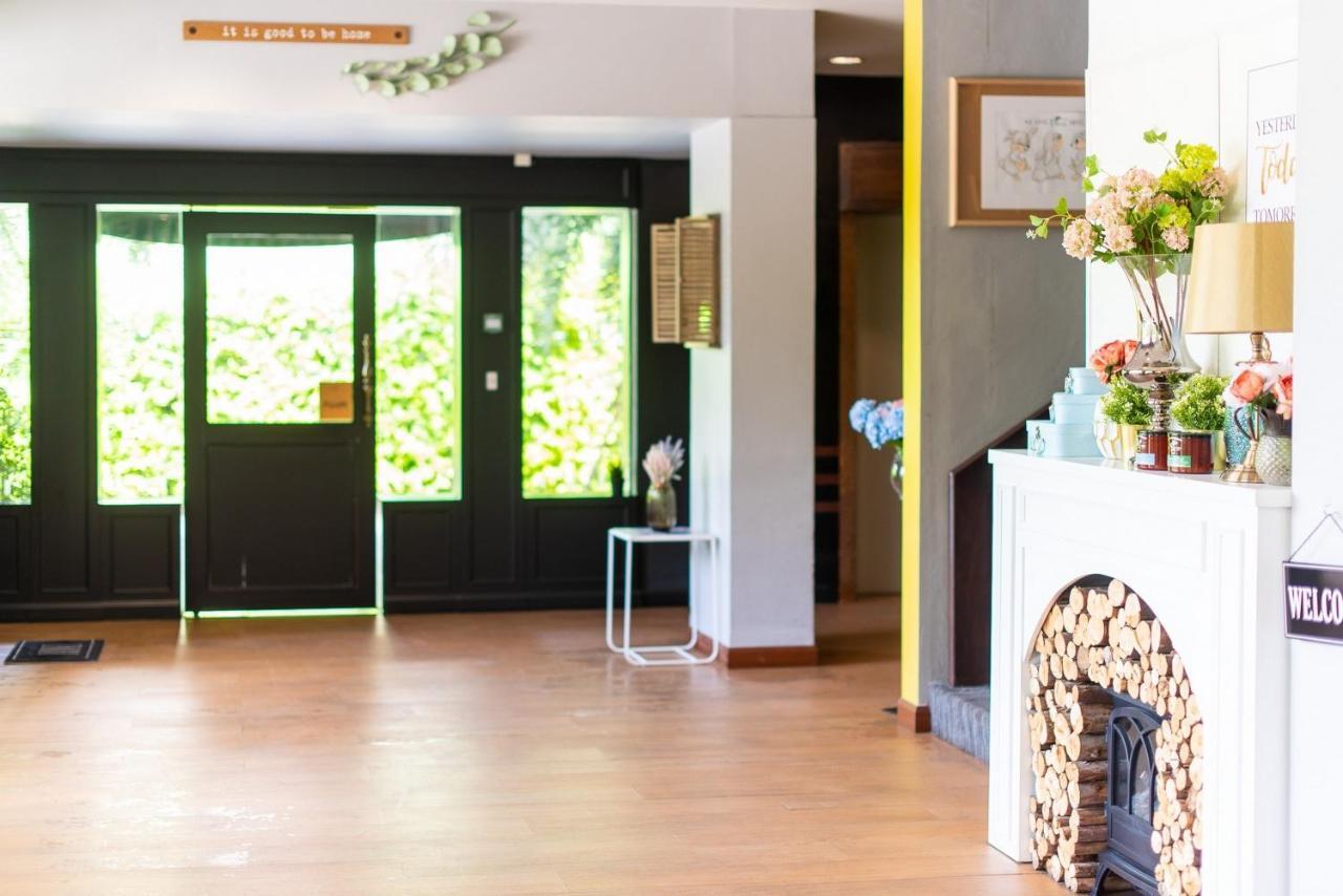 Baan Oliver Srinakarin Bangkok Extérieur photo